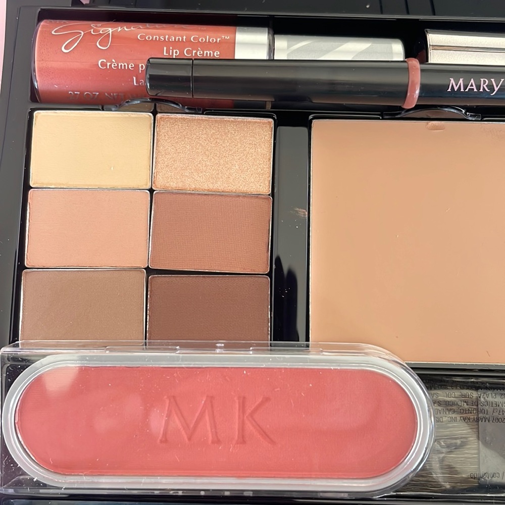 Mary Kay Lot.  Neutral Pallet! Brand New!